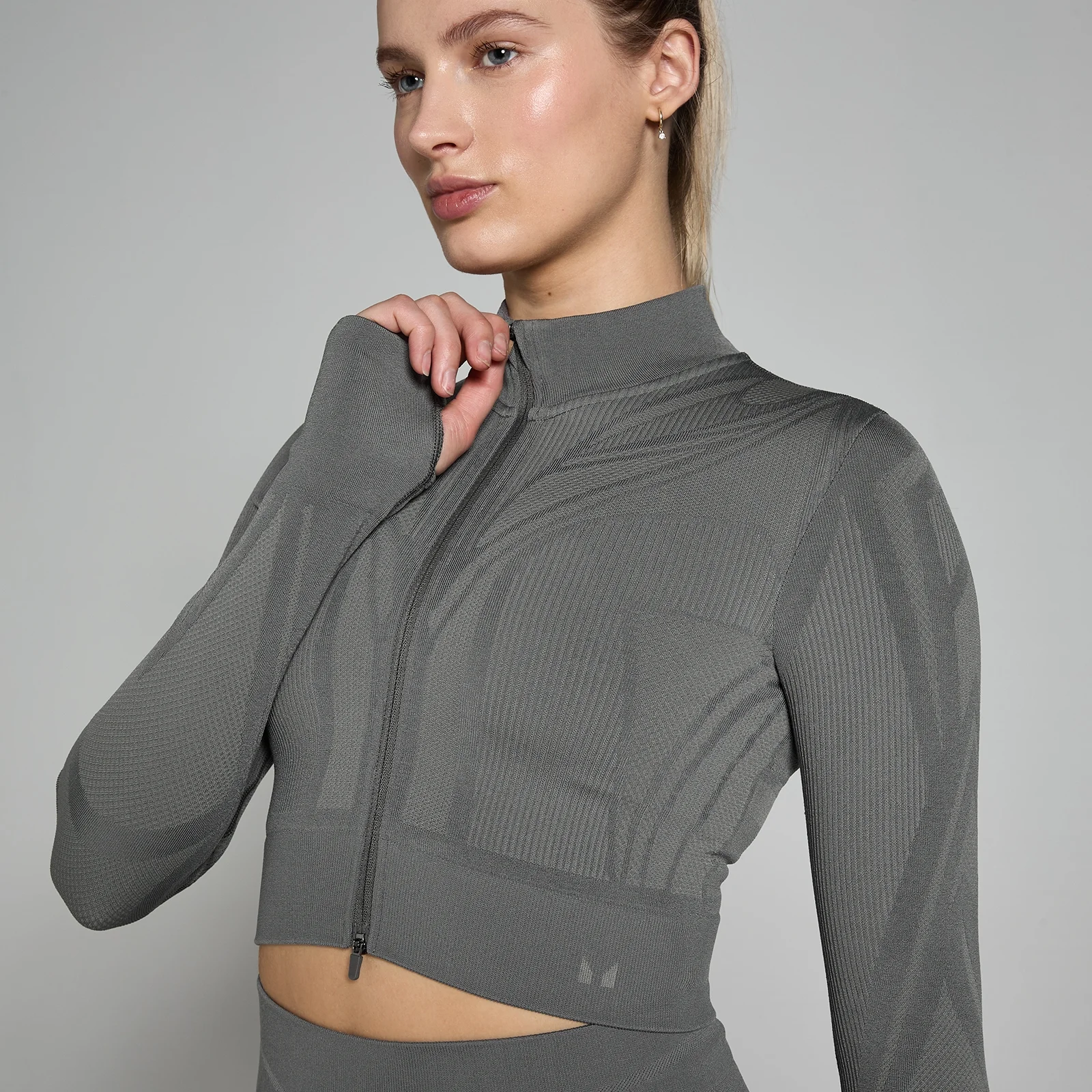 MP Women's Tempo Ultra Geometric Crop Seamless Jacket - Carbon - XS Image 1